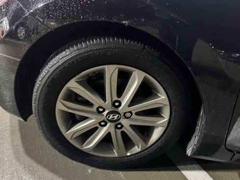 Used 2016 Hyundai Elantra SE w/ Option Group 02 image 22
