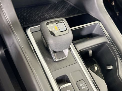 Used 2022 Nissan Pathfinder SV image 14