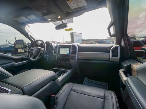 Used 2018 Ford F250 Lariat w/ Chrome Package image 18