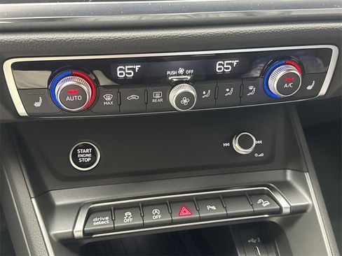 New 2025 Audi Q3 2.0T Premium image 15
