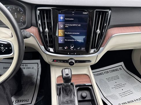 Used 2020 Volvo S60 T5 Momentum w/ Advanced Package image 25