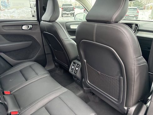 Used 2021 Volvo XC40 T5 Momentum w/ Premium Package image 39