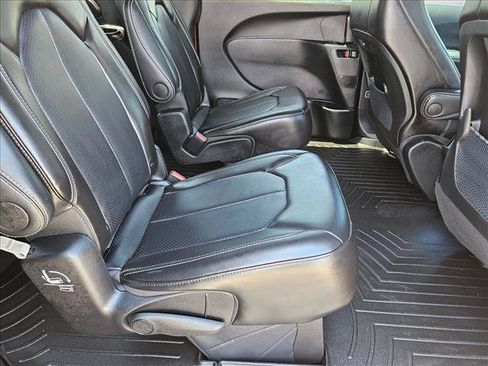 Used 2024 Chrysler Pacifica Touring-L w/ S Appearance Package FWD image 19