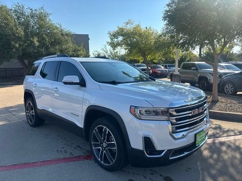 Used 2020 GMC Acadia SLT w/ Driver Alert Package II FWD image 3