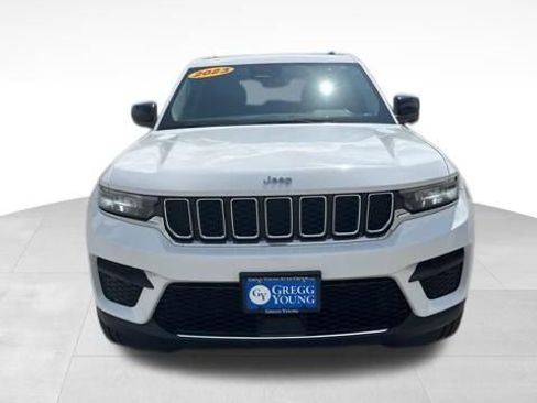 Used 2023 Jeep Grand Cherokee Laredo AWD/4WD image 10