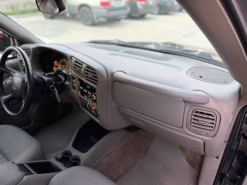 Used 2003 Chevrolet S10 Pickup LS w/ Convenience Package image 17