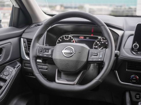 Used 2026 Nissan Rogue SV FWD image 15