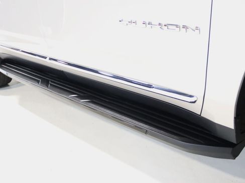 Used 2023 GMC Yukon XL SLT w/ SLT Premium Package AWD/4WD image 91