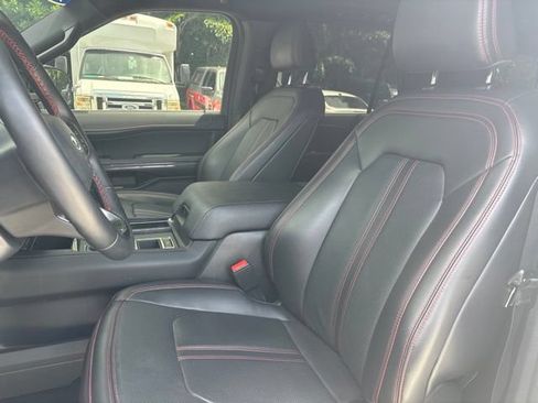 Used 2023 Ford Expedition Limited RWD image 6
