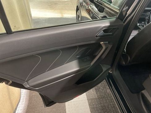 Certified 2022 Volkswagen Tiguan SEL R-Line image 8