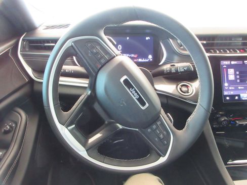 Used 2023 Jeep Grand Cherokee Altitude AWD/4WD image 34