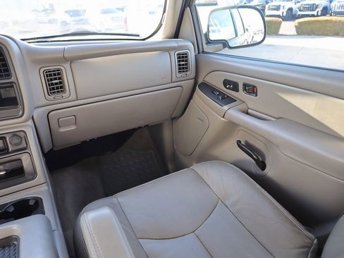 Used 2006 GMC Sierra 2500 SLT w/ Heavy-Duty Power Package image 19