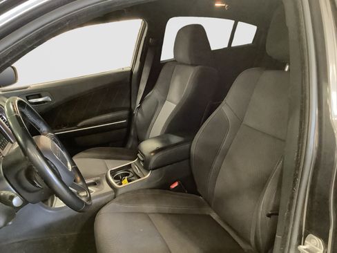 Used 2019 Dodge Charger SXT RWD image 9