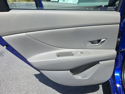 Used 2024 Hyundai Elantra SE image 9