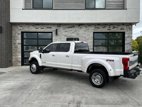 Used 2017 Ford F450 Platinum w/ Platinum Ultimate Package AWD/4WD image 5