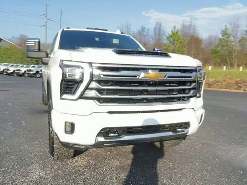 Used 2024 Chevrolet Silverado 2500 High Country w/ Technology Package image 3