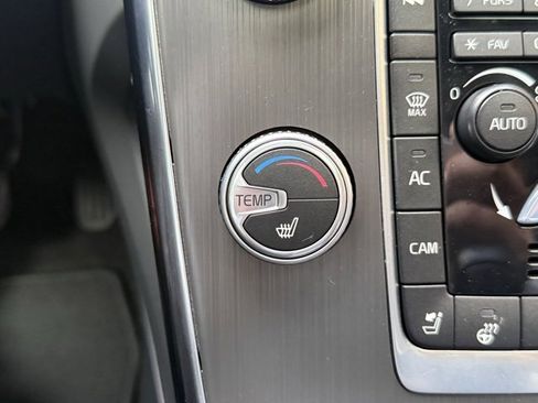 Used 2016 Volvo V60 T5 Cross Country Platinum image 22