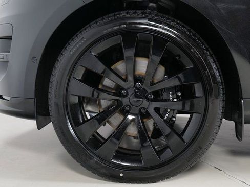 New 2026 Land Rover Range Rover Sport Dynamic SE AWD/4WD image 9