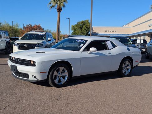 Used 2023 Dodge Challenger SXT image 3