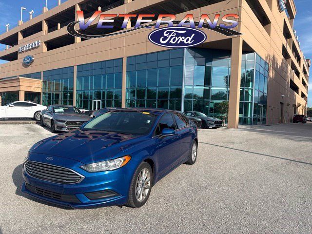 Used 2017 Ford Fusion SE w/ Fusion SE Technology Package FWD image 1