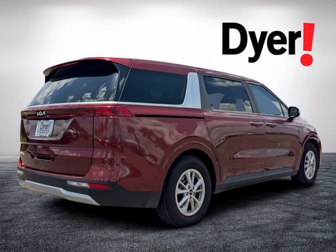 Certified 2024 Kia Carnival LX FWD image 3