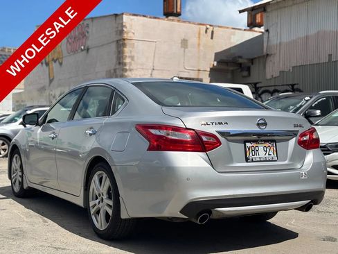 Used 2016 Nissan Altima 3.5 SL w/ 3.5 Technology Package FWD image 3