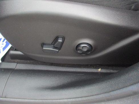 Used 2019 Jeep Cherokee Limited AWD/4WD image 16