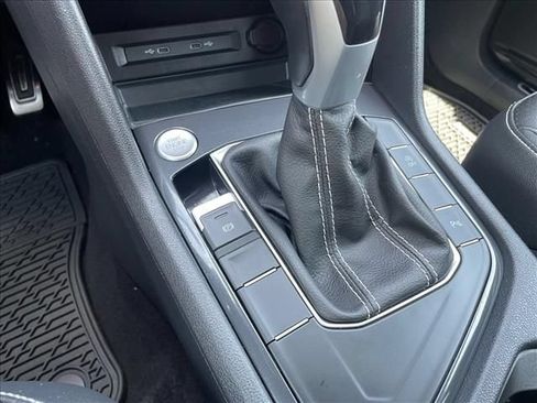 Used 2023 Volkswagen Tiguan SE R-Line FWD image 11