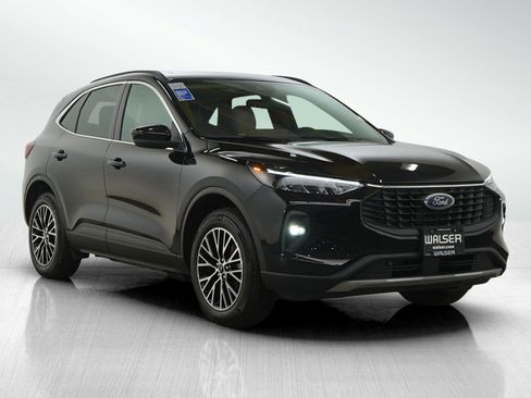 Used 2025 Ford Escape SE w/ Class II Trailer Tow Package image 7