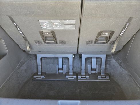 New 2026 Kia Carnival EX image 24