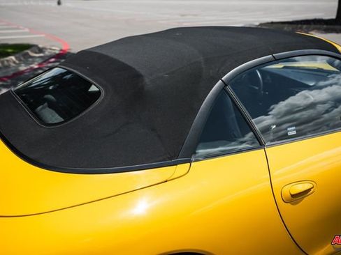 Used 2000 Porsche 911 Carrera 4 image 24