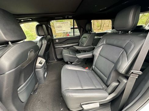 New 2026 Lincoln Navigator Reserve w/ Jet Appearance Package AWD/4WD image 18