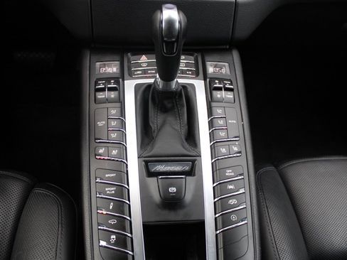Certified 2017 Porsche Macan GTS image 32