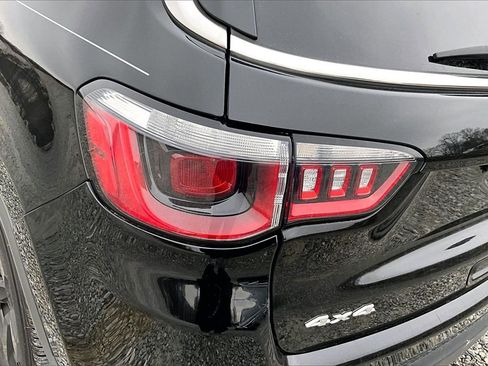 Used 2018 Jeep Compass Latitude w/ Popular Equipment Group image 28