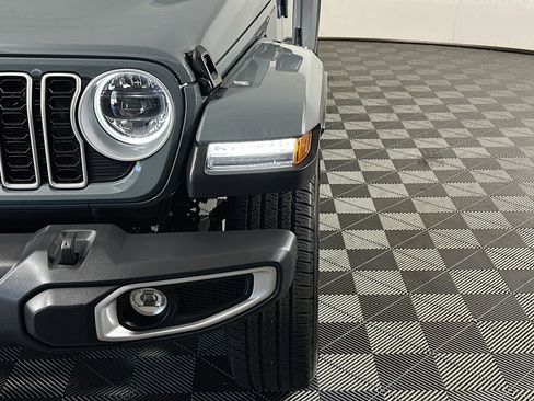 Used 2025 Jeep Wrangler Sahara image 9