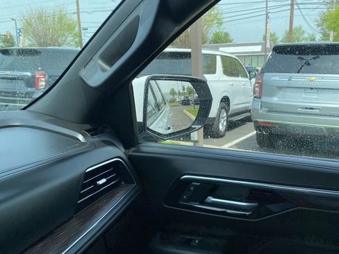 Used 2025 Chevrolet Suburban Z71 image 40