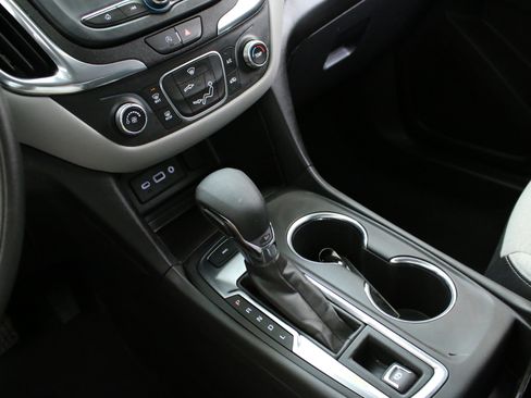 Used 2024 Chevrolet Equinox LS w/ LS Convenience Package image 19