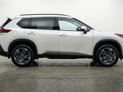 Used 2025 Nissan Rogue SV AWD/4WD image 11
