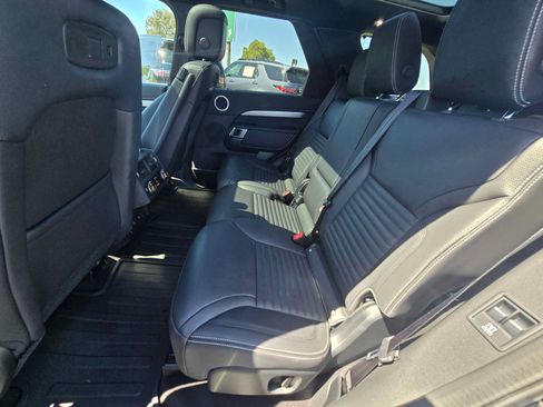 Used 2025 Land Rover Discovery Dynamic SE AWD/4WD image 18