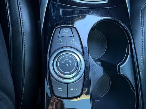 Used 2018 INFINITI QX30 Premium w/ Navigation Package image 18