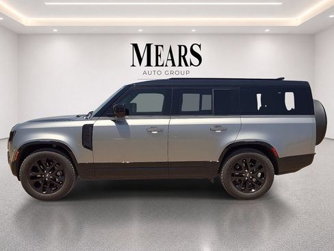 Used 2025 Land Rover Defender 130 X-Dynamic SE AWD/4WD image 2