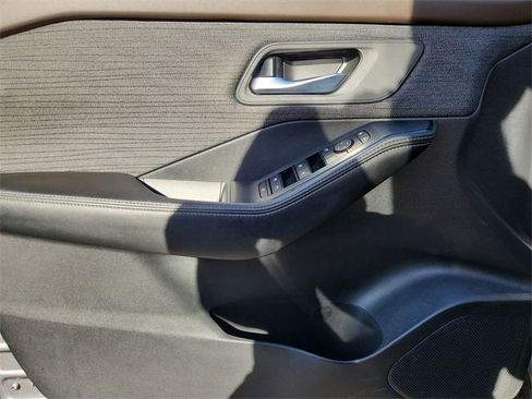 Used 2023 Nissan Rogue SV image 21