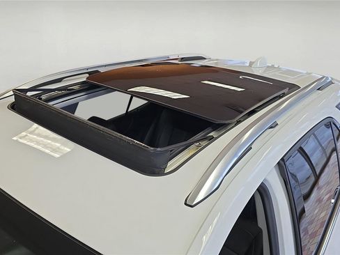 Used 2024 Chevrolet Equinox Premier image 30