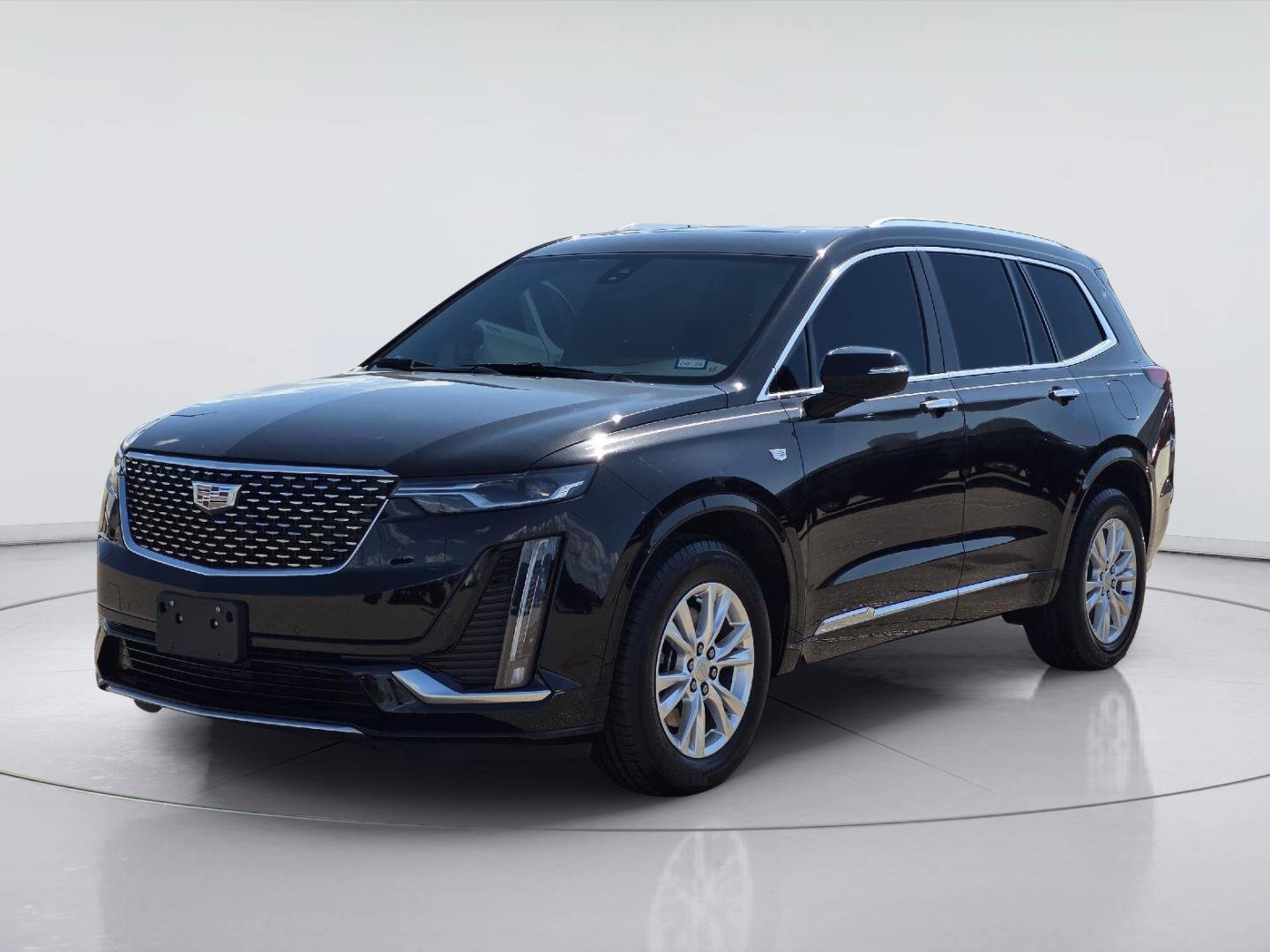 Used 2024 Cadillac XT6 Luxury w/ LPO, Floor Liner Package FWD image 1