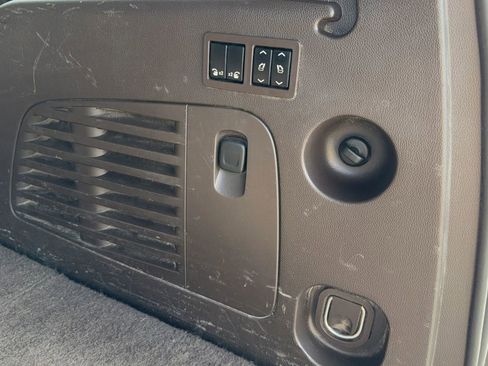 Used 2016 GMC Yukon XL Denali image 37