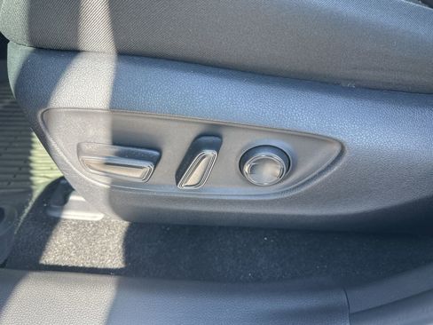 Used 2025 Toyota RAV4 XLE w/ Convenience Package image 7