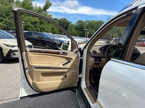 Used 2012 Mercedes-Benz GL 550 4MATIC image 22