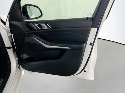 Used 2022 BMW X5 xDrive40i w/ M Sport Package image 27