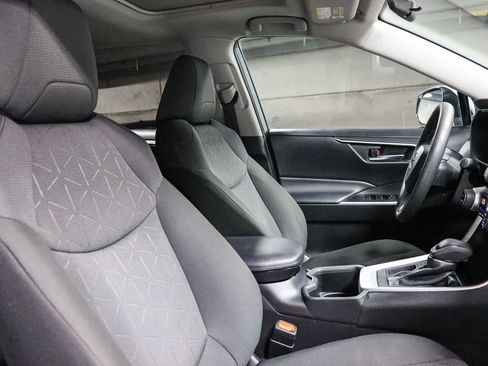 Certified 2022 Toyota RAV4 XLE w/ Convenience Package FWD image 18