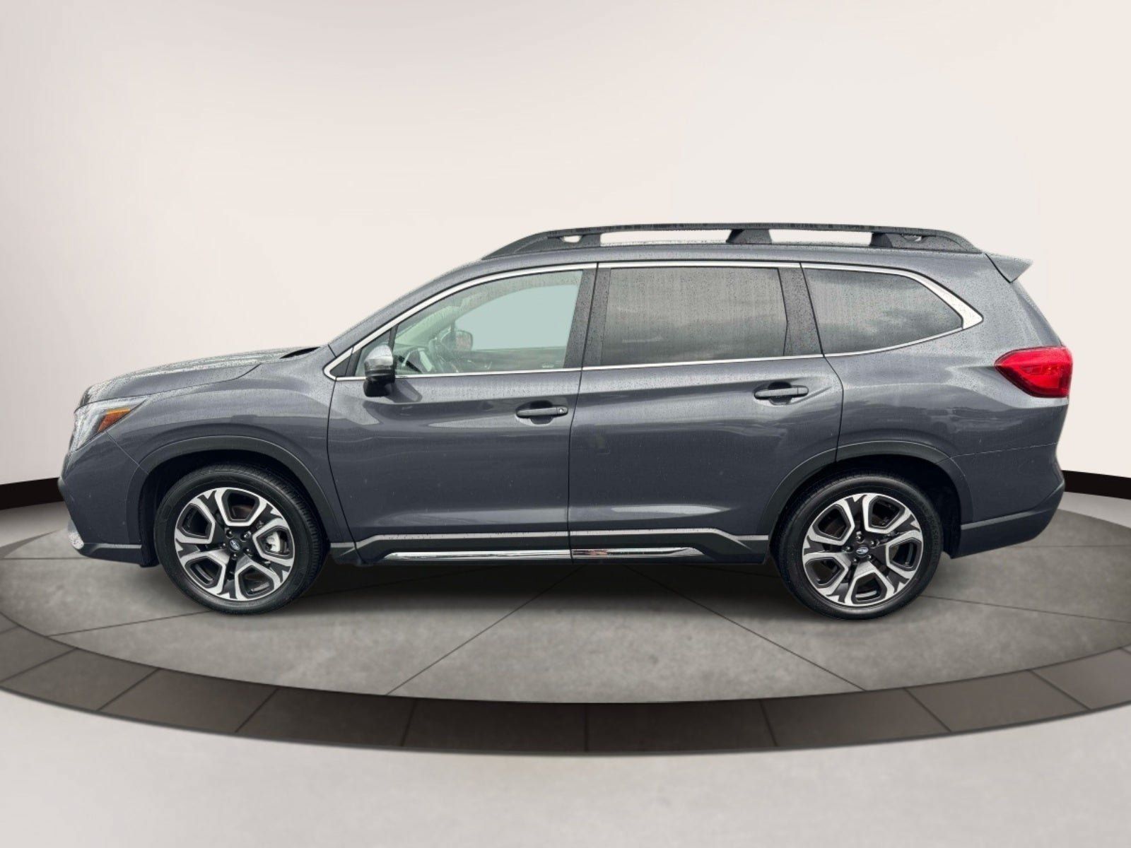 Used 2023 Subaru Ascent Limited w/ Technology Package AWD/4WD image 5